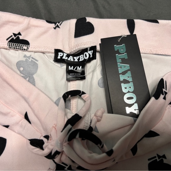 BNWT PLAYBOY PAJAMA SET - LONG SLEEVE CROP TOP & LACE TRIM SHORTS - PINK… - Picture 7 of 9